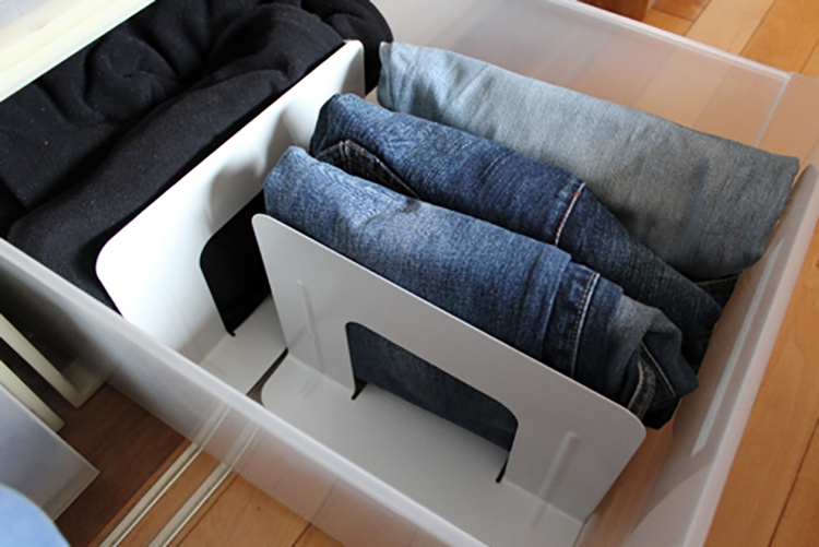 かさばりがちなズボン、どう収納すればいい？マネしたい収納術＆お役立ちグッズをご紹介キナリノ