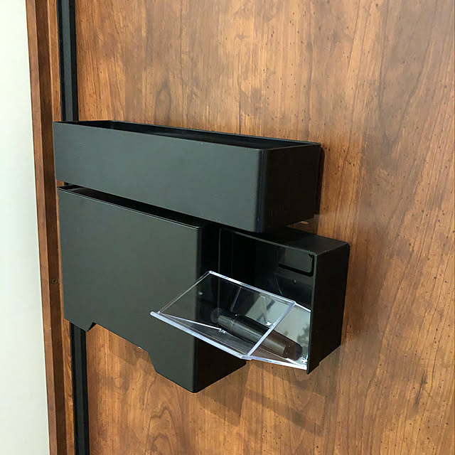 セリア「玄関ドアにくっつくハンコホルダー」＊アレもコレも浮かせて、便利なダイニングに♪ : ＊ゆるーくおうちのことを考えるブログ＊ Poweredby ライブドアブログ