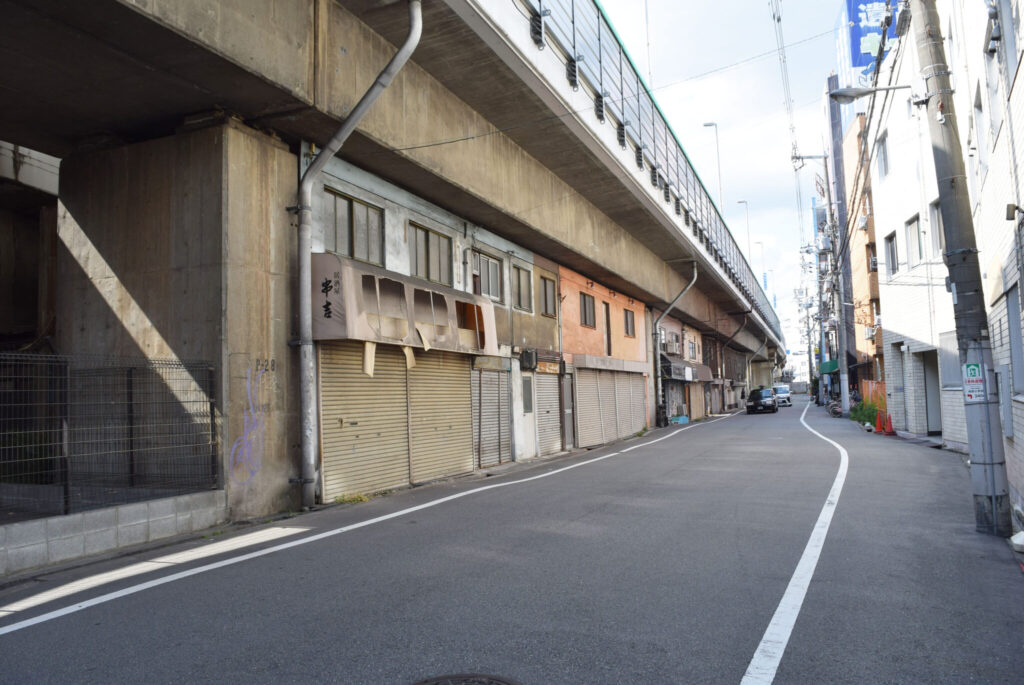 プラスワン・十三フレンドリー商店街店」(大阪市淀川区-靴修理-〒532-0024)の地図/アクセス/地点情報 - NAVITIME