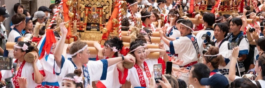 ウチらの夏、帰ってきたで！」天神祭ギャルみこし 4年ぶり復活 総勢80人、思いさまざま |