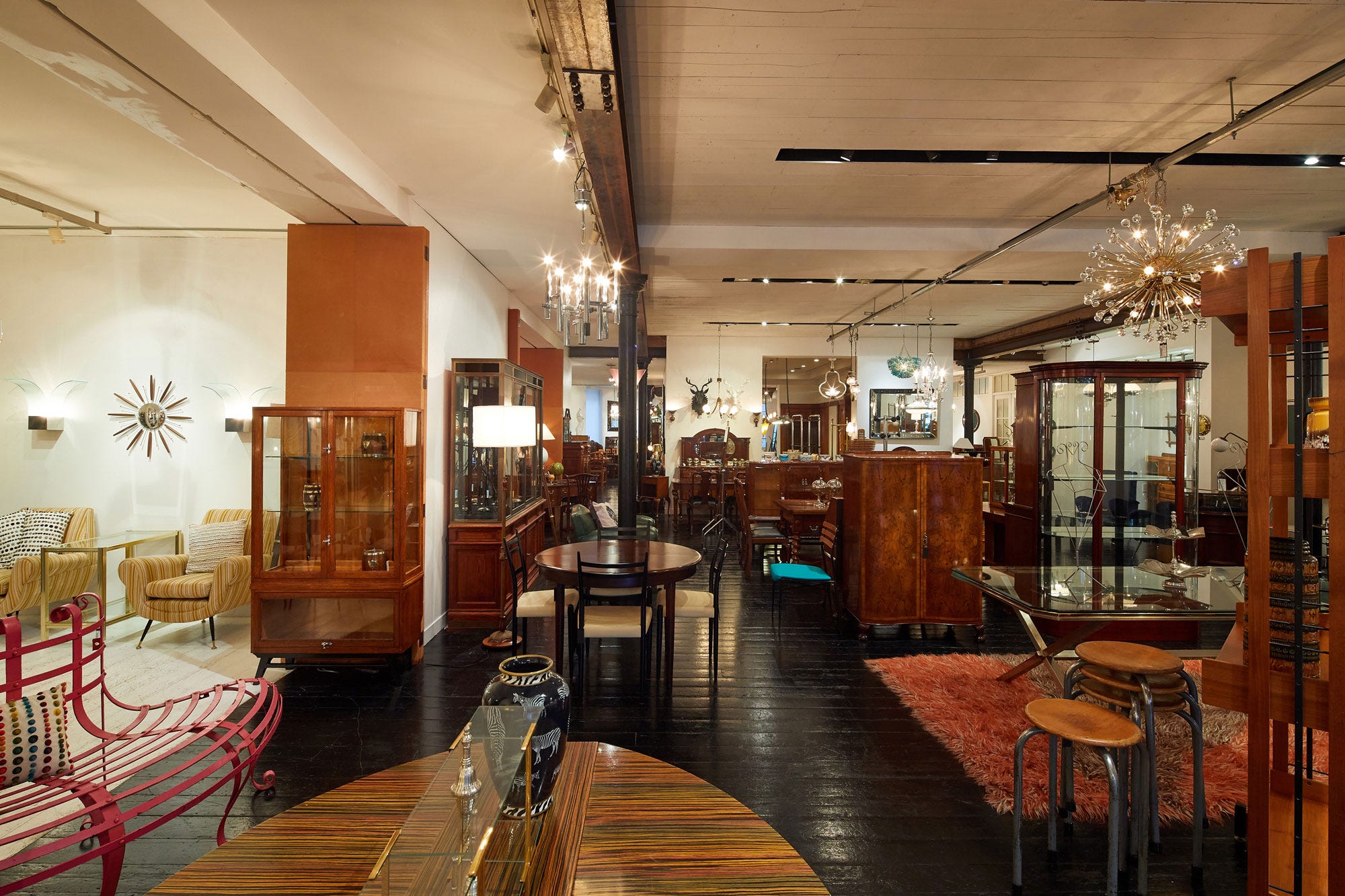 東京都品川区 無垢の真ちゅうの照明器具やヴィンテージ家具の『POINT NO.39』、フラッグシップストアが移転 - STRAIGHTPRESS ストレートプレス