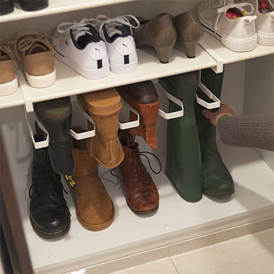 靴屋店員が伝授！効率的なスニーカー収納方法と収納力アップアイテム - ミオリクツタイガ