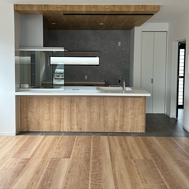 キッチンの下がり天井のメリット・デメリットを解説おしゃれな事例やゾーニングのアイデアも紹介注文住宅ブルーハウスデザイン・性能・リゾートライフ、愛知、名古屋、豊橋、豊川、岐阜ならお任せください