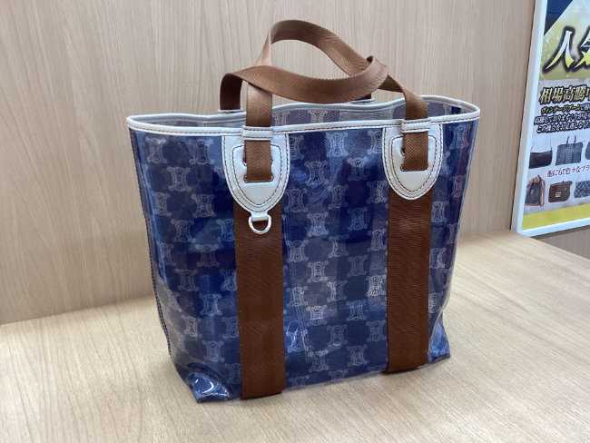 セリーヌ(CELINE) 三つ折り財布 カーフスキン ベージュ 10B573BEL03ND