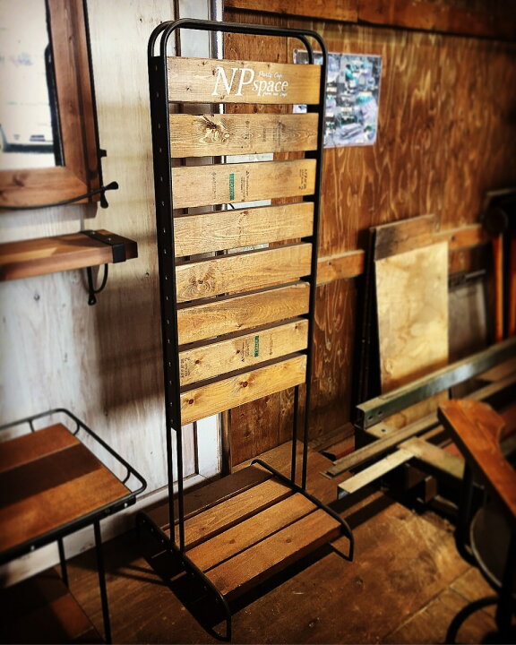 古材を使用したオリジナル木製看板！WORLDDECORS古材とチーク、フェイクグリーンのご提案