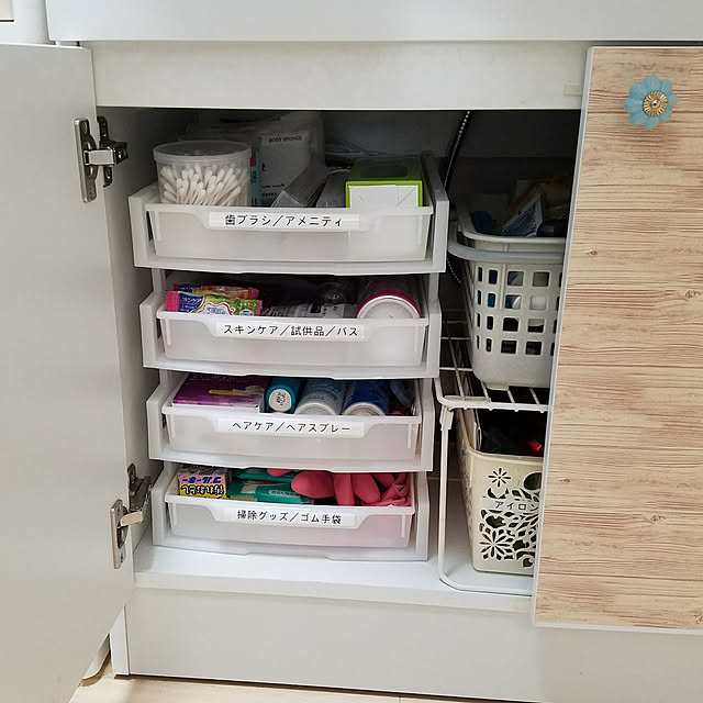 ダイソーのカゴと突っ張り棒で洗面台下の収納が２度と散らからなくなった♪白で統一してスッキリ！やりくりななえ.com