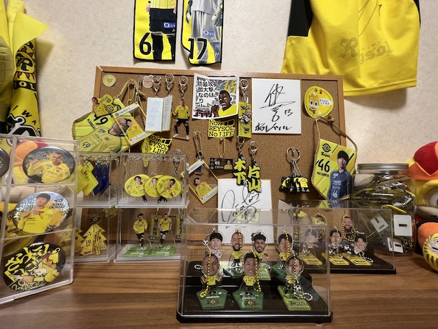 グッズの見せる収納に欠かせないディスプレイケース5選✨100均ダイソー購入品紹介オタ活推し活グッズの飾り方見せる収納呪術廻戦ちいかわ刀剣乱舞チェンソーマン