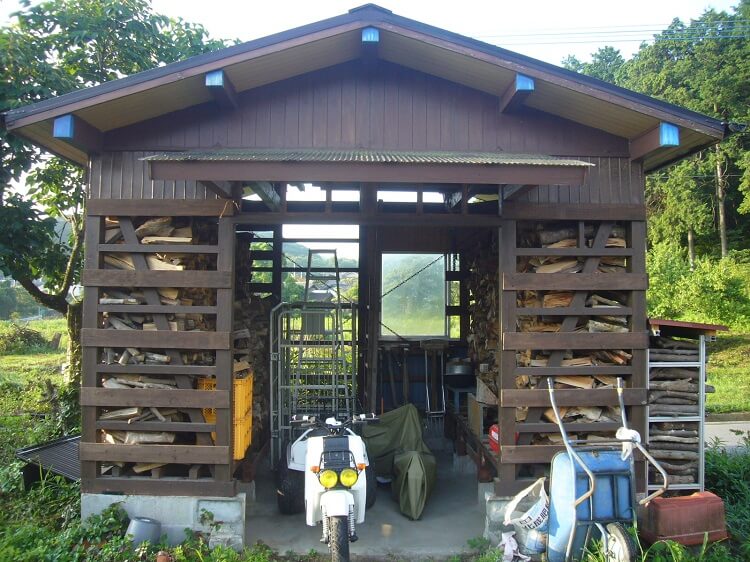 DIY 素人がツーバイフォー工法で小屋作り〜土間作り 砕石敷き、モルタル均し 〜 - アラサー会社員の気ままブログ