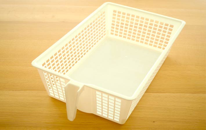 ダイソー×サンリオ 見つけた瞬間、即レジした！コロンと可愛い「キティちゃんの収納バスケット」好きすぎて全部屋に置きたいよ〜！ 購入レビュー