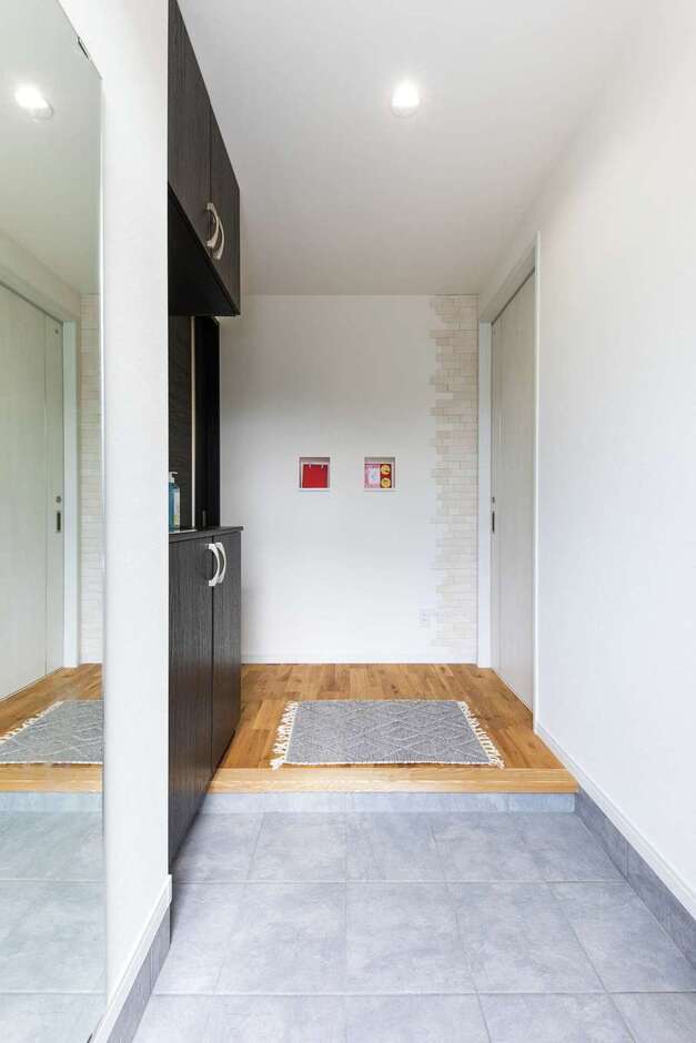 玄関ホールをおしゃれにする方法│照明・壁紙・階段などのポイントをご紹介nexthouse高性能な注文住宅を安心の定額プランで