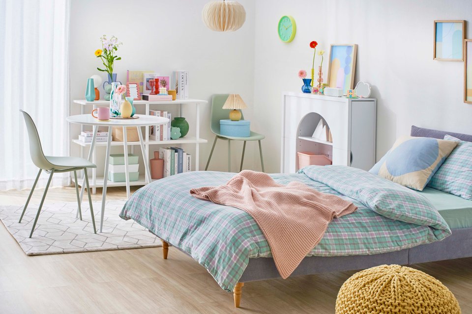 カラフルなお部屋」のアイデア 39 件インテリア 家具, リビング インテリア, 部屋