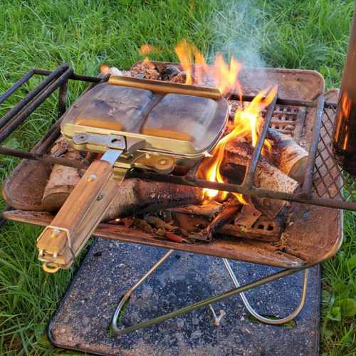 aelah アウトドアキャンプ キャンプファイヤーラック キャンプファイヤーラック 燃焼火台 三角形 加熱 ステンレススチール ポー 焚き火台 日本製2~4人用 焚火台 組立簡単 ステンレス BBQコンロ キャンプ アウトドア South Light 収納袋付 sl-fhtf : アスカトップ -通販