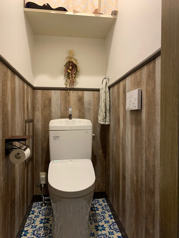 木のぬくもりと上品さを感じるトイレ事例紹介リフォームのスペース