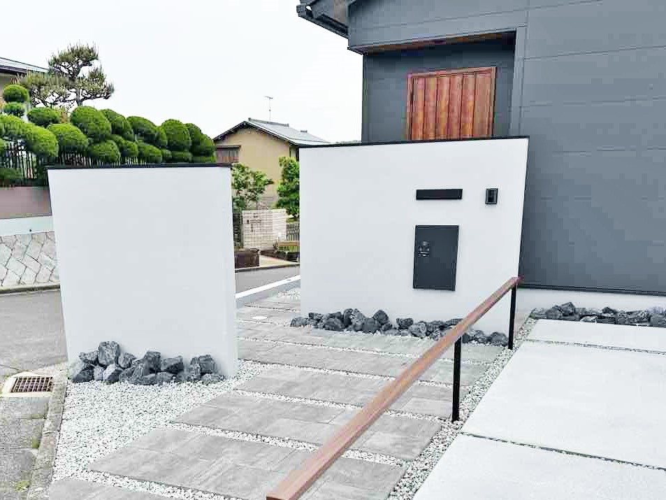 玄関を「外構」でおしゃれに目隠しするアイデア事例と注意点を紹介つくばガーデンイオンモールつくばエクステリア展示場