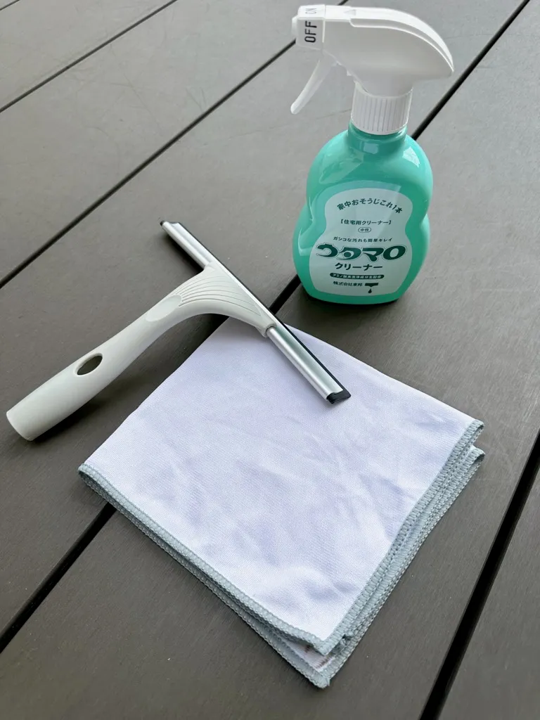 窓も網戸もこれ１本！ 『ウタマロ水』の活用術に「全部きれい」「もうほかいらない」 – grapeグレイプ