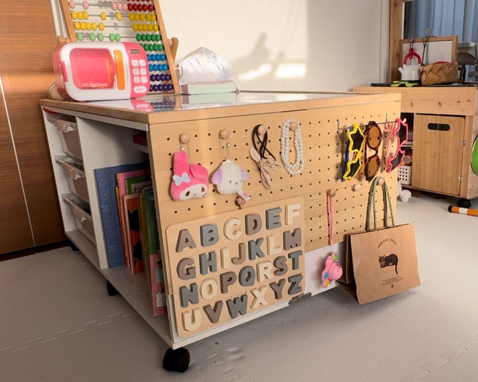 カラー有孔ボード 5φ-25P 4mm×910mm×1820mm 5色あり A品 送料込み 有孔ボード、パンチングボードのアウトレット建材屋