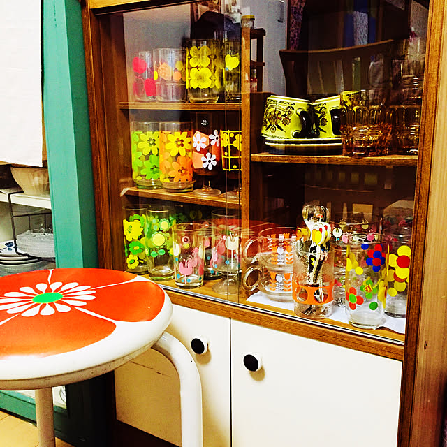 昭和レトロな両開きガラス棚送料別途ブリキのおもちゃ＆アンティーク TOY GARAGE