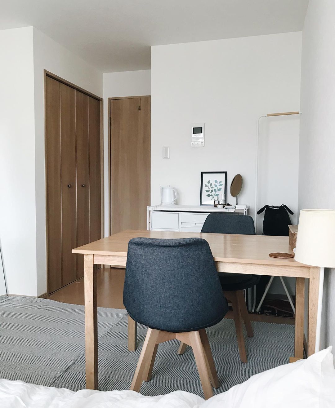 一人暮らしのお部屋にも◎ダイニングテーブルを取り入れたお部屋 – Little Rooms