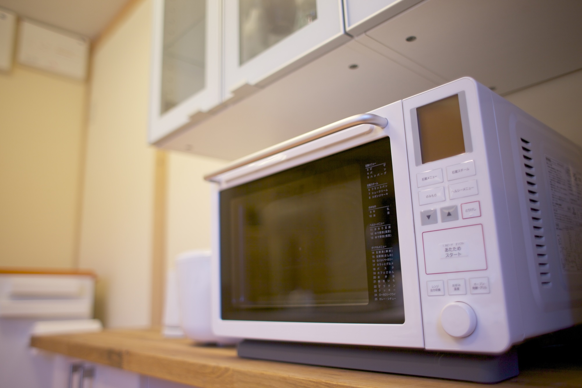 実は回らない電子レンジが優秀？ターンテーブル式とフラットテーブル式について