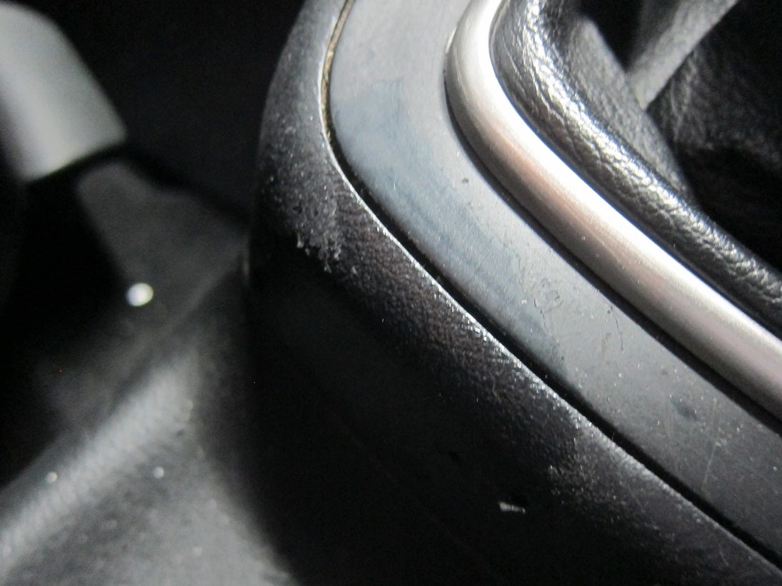 フォルクスワーゲン GOLF R32 内装ベタベタ除去、塗装処理！！東京都の 車の内装補修専門店 L-8 えるはち スタッフの日記