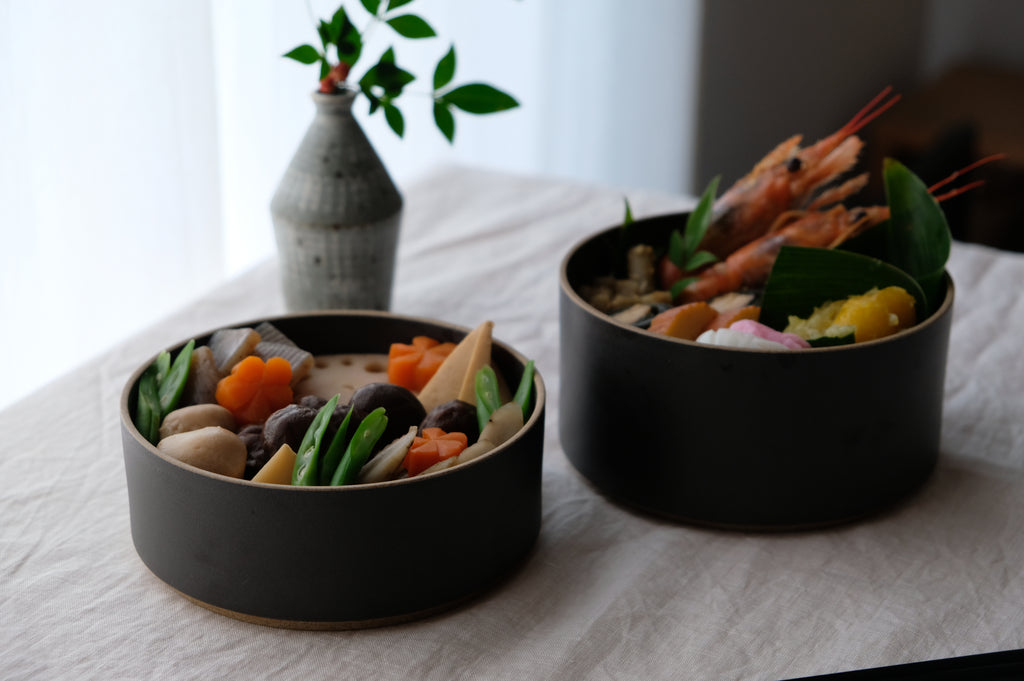 HASAMI PORCELAINGLASS TUMBLER』 “ハサミポーセリン”の普段つかいに適したグラスタンブラーです。陶器シリーズと同じサイズなので、スタッキングも可能。 木蓋 コースター をのせてキャニスターの様な使い方も！hasamiporcelainハサミポーセリンハサミ