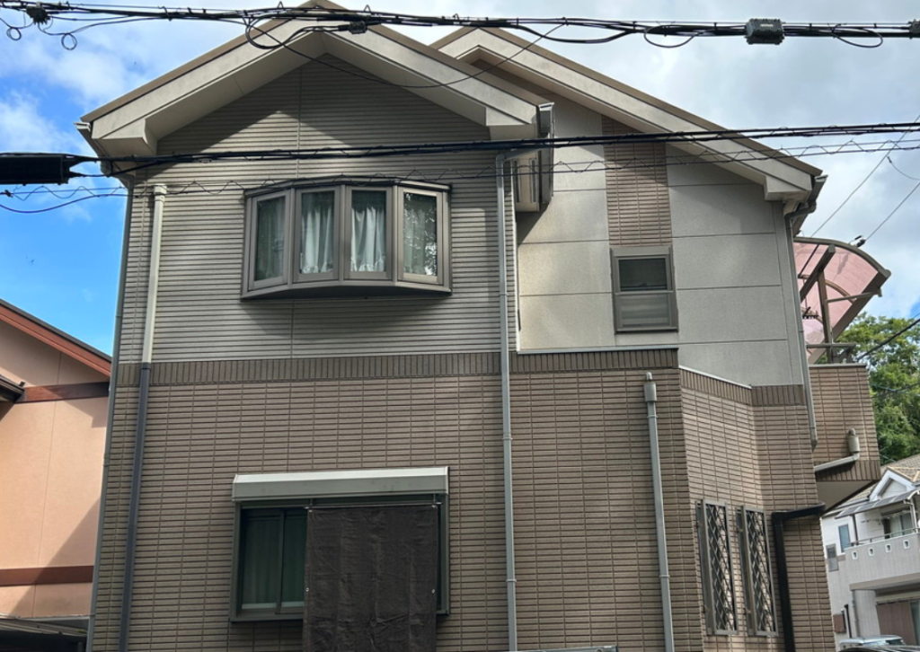 ブラウン×アイボリーのツートンカラーでお洒落な外観になりました♪建都リフォーム富士市、富士宮市のリフォーム・増改築ならお任せ