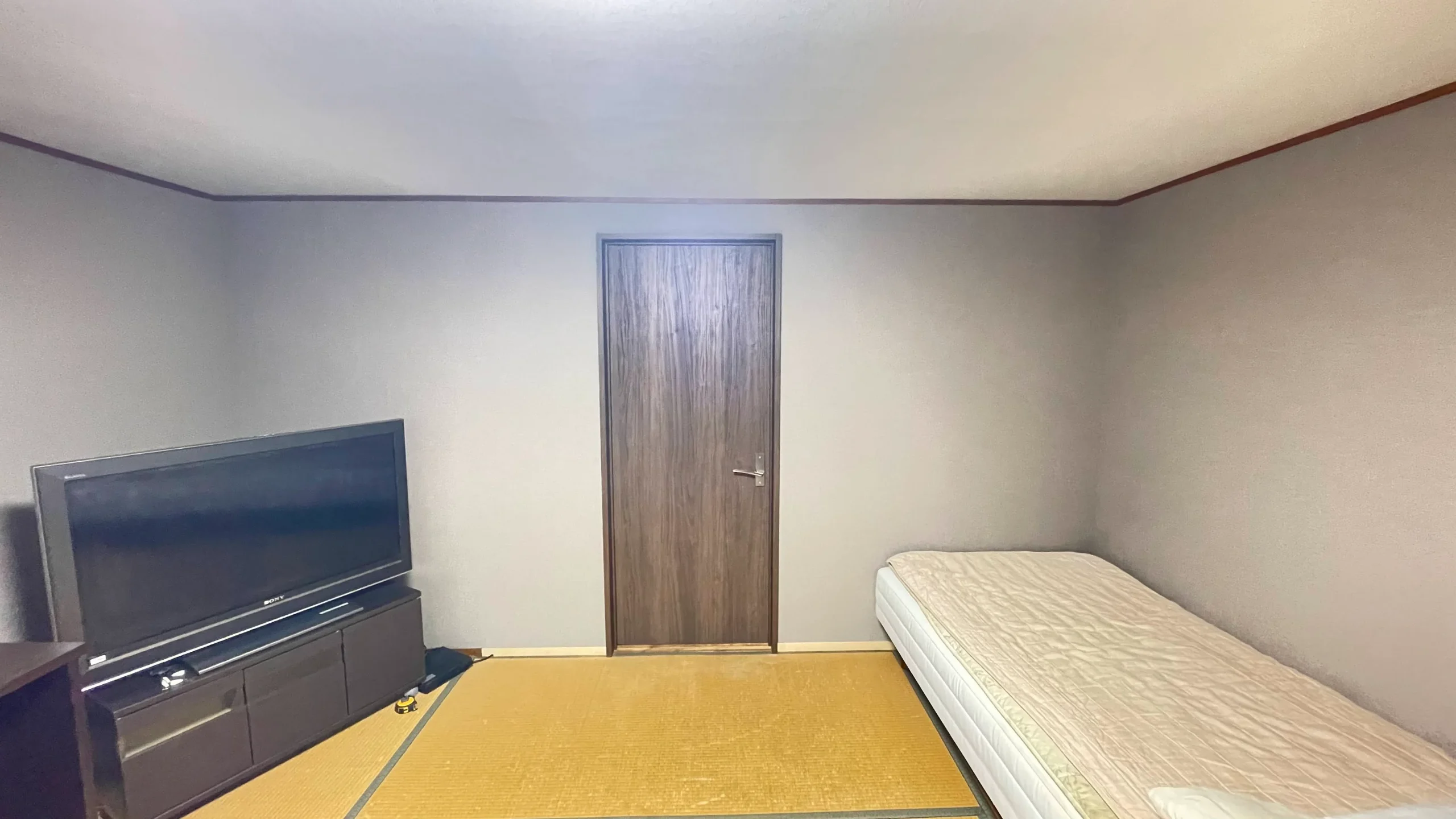 DIYで自分で襖に壁紙を貼る