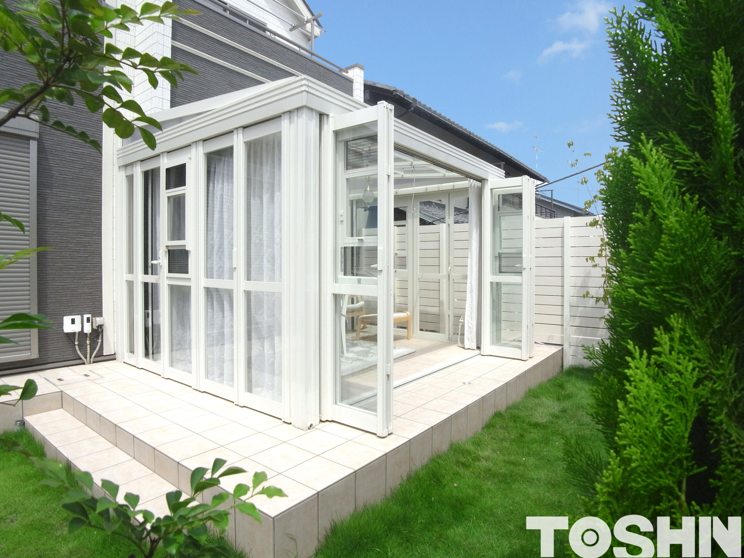 おしゃれなサンルームで遊ぼう！メリットや活用法、アイデアをご紹介 - リブタイムズ戸建てを考える方のためのフリーマガジン