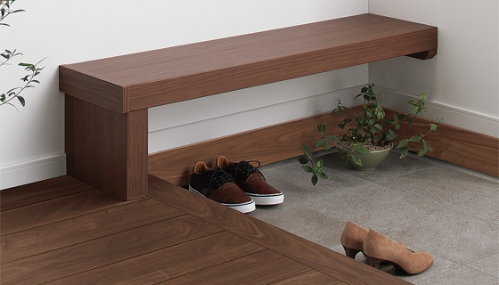 玄関にベンチを造作 - 家は買うものではなく創るものですBLOG