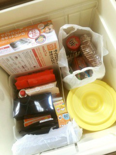 床下収納 キッチンの収納スペースが足りない人、必見！我が家の床下収納庫の活用法 No.17資源ゴミの分別ゴミの収納キッチン収納Miyaの暮らしのあれこれ- YouTube