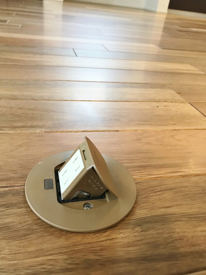 デザインフロアベッド シングルサイズ コンセント付 ローベッド ロータイプ シングルベッド 木製 ベッド ベット ひとり暮らし おしゃれ おすすめLani シンプル 北欧 抗菌 防臭 モダン 低いベッド こども部屋