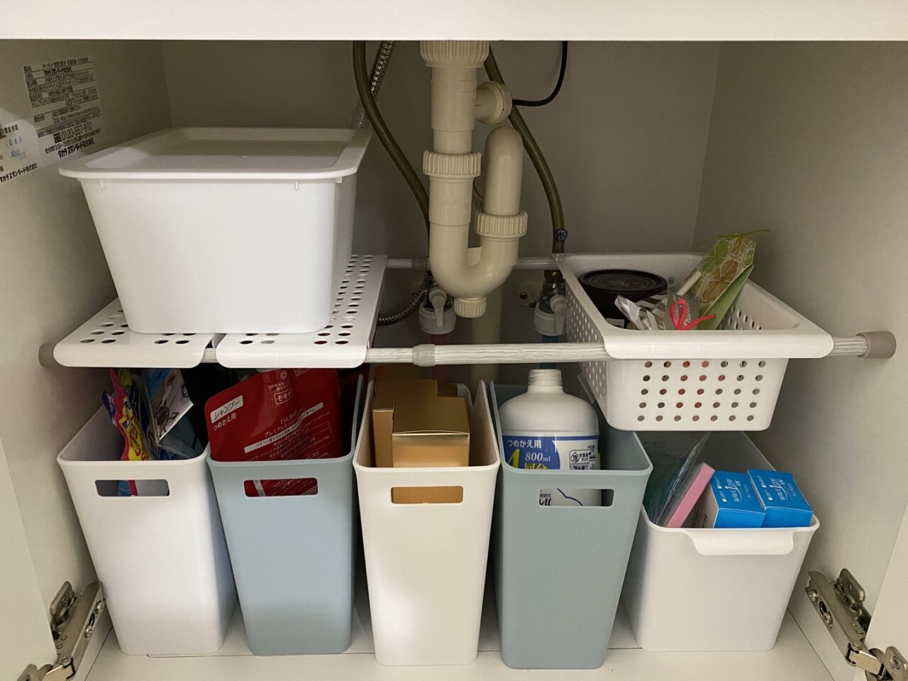 洗面下フリーラック 伸縮タイプ洗面所 収納棚 シンク下 収納 洗面台 キッチン シンク下収納 伸縮式 キッチンラック 排水管 排水管避け パイプパイプ避け 給水管 給水管避け シンク下ラック