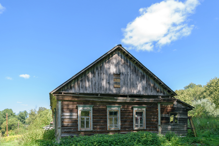 シベリアのレース彫刻のある家 - ロシア・ビヨンド