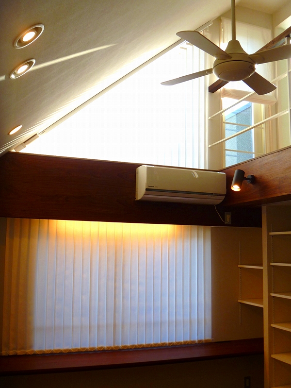 傾斜窓のブラインドハタマド東京・神奈川県のオーダーカーテン・ブラインド