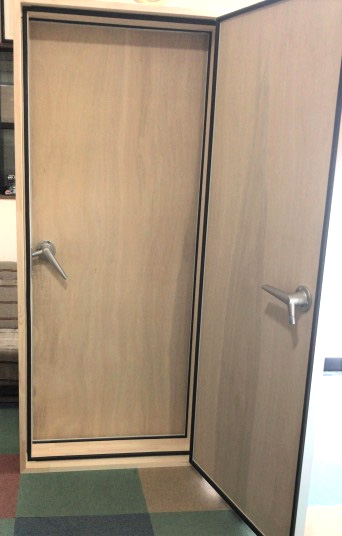 勝手口ドアも二重にできます 吹田市窓とりかえま専科大阪、神戸、京都、和歌山、奈良、滋賀、名古屋、広島、九州の窓やサッシ、ガラス交換のことなら、どのようなことでもご相談ください