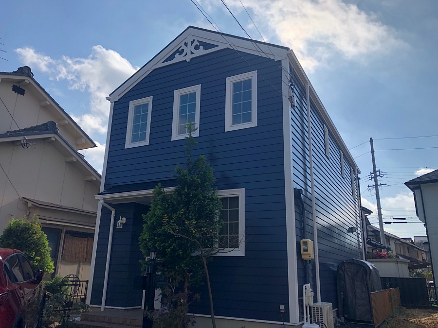 施工事例あり！ネイビー・ブルー外壁のメリット・デメリットと配色例東京の外壁塗装・屋根塗装、塗り替えは街の外壁塗装やさん東東京店へ