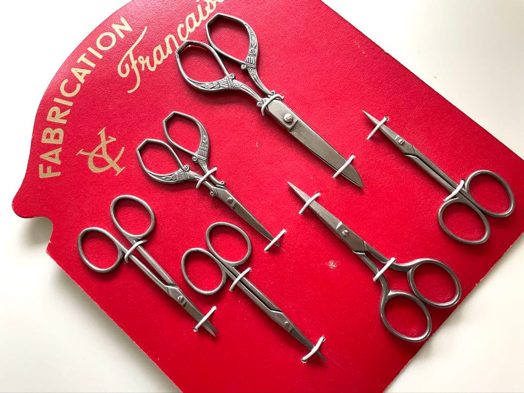 アンティーク はさみフランス 手芸用はさみ 刺繍ばさみ 6本セット 黒いベルベット調の販促用台紙付きアンティーク雑貨通販ショップClotte