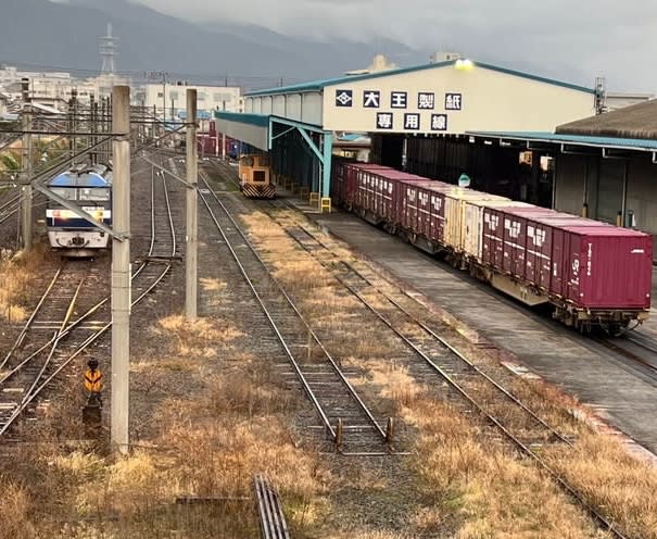 130年の歴史を持つ伊予鉄道 — オレンジ電車に乗って松山郊外のおもしろ発見を楽しんだ |