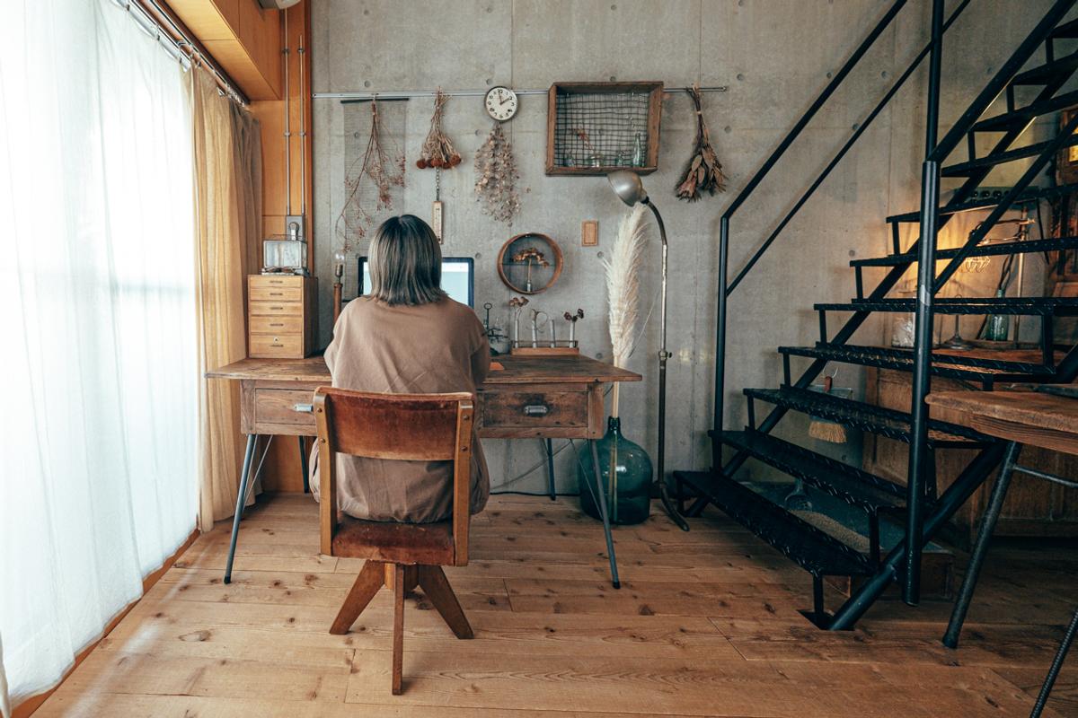 コンクリート打ちっぱなし部屋のおしゃれなインテリアコーディネート術クリエイティブマンションtrias