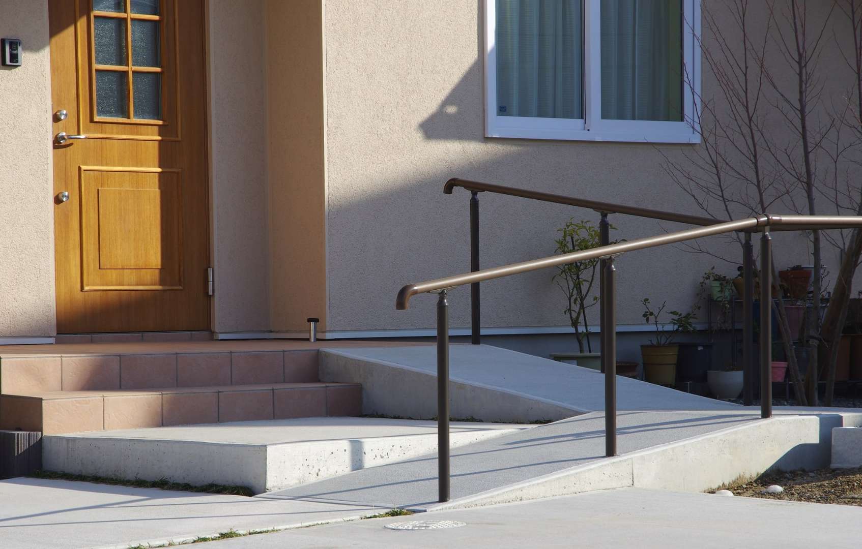 富山市玄関スロープ・歩行補助手すりリフォーム LIXIL グリップラインオリバーリフォーム