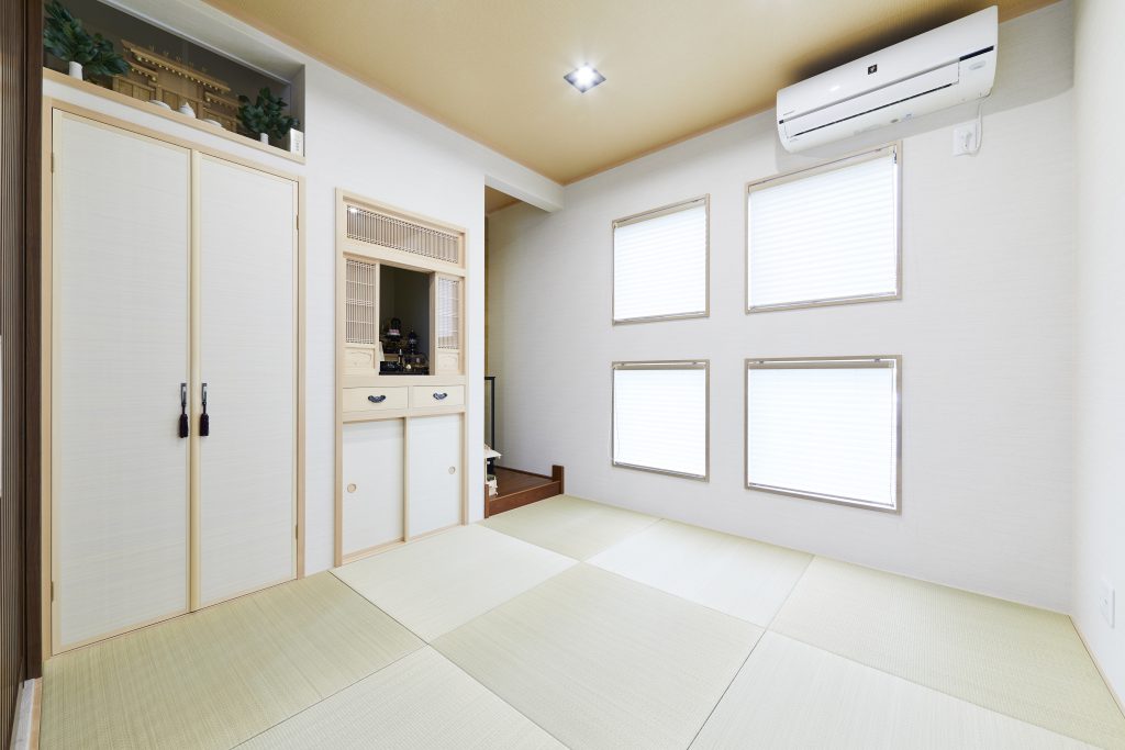 ホームズ 同じ部屋に仏壇と神棚は置いてもいいの？位置や方角、避けるべき配置について解説住まいのお役立ち情報