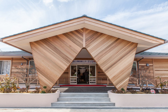 天然木の風合いや経年変化を楽しむレッドシダー板張り外壁浜松で安心の注文住宅を建てる工務店 都田建設平屋・ガレージ・和モダンの実績多数