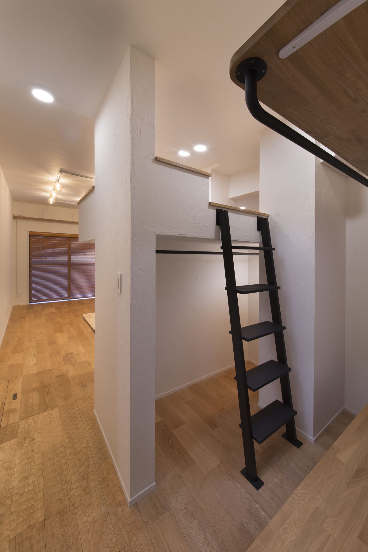 屋根裏収納とは？メリット・デメリットと便利な活用法＆施工事例東宝ホーム