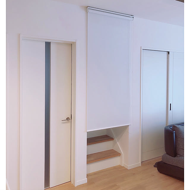 リビング階段におすすめのロールスクリーン特集おしゃれ＆使いやすいタイプを厳選！日本最大の専門店 ジャストカーテン