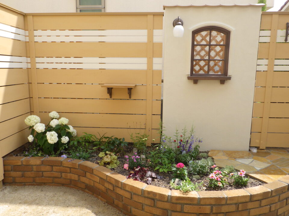 洋風の家にも和風の庭を- -Japanese garden in a Western style house- ⁡ 洋風の家にも合う和風の庭園を作成⁡ 制作過程はYouTube 「和洋折衷な日本庭園造り」にて ⁡ －－－－－－－－－ ⁡ フォロワーの皆様へ ⁡ いつもフォローやいいねコメントやDMを下さって