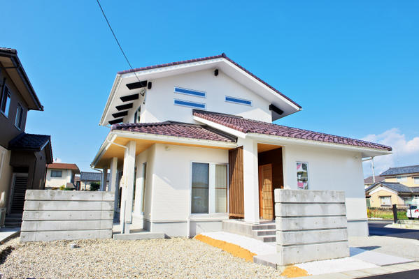 瓦屋根の和モダンの家東広島市吉行 和風・和テイスト現代和風 木づくりの家