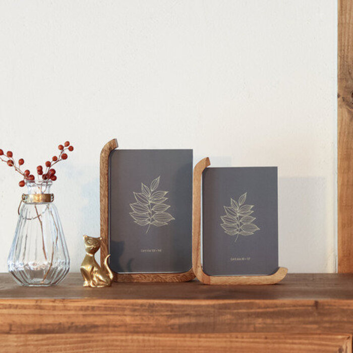 屋久杉で創った 写真立て はがきサイズ高橋工芸 016-1055工芸品 写真立て はがき 写真 雑貨 屋久杉 杉 木 木工 木材 インテリア装飾 家 リビング オリジナル 一点もの 手づくり てづくり 手作り 木目 手作業 職人 工芸 鹿児島 自然遺産 シック シンプル おしゃれ