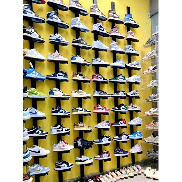 靴の壁掛け棚、靴の壁掛け収納、靴の壁掛けディスプレイ、靴の壁掛けマウント、フローティングスニーカーディスプレイ、スニーカーの壁掛け棚、スニーカーの 壁掛けディスプレイ - Etsy 日本