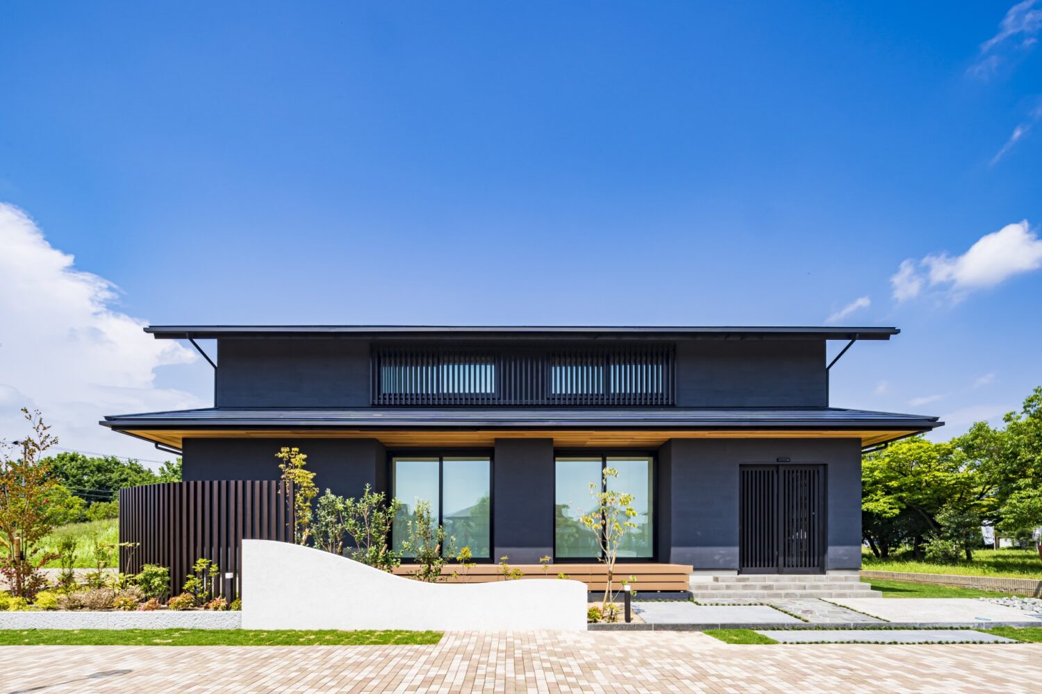 屋根のかたちに見る和のデザイン。和モダンな外観にこだわる注文住宅こだわりの注文住宅をつくるメディア