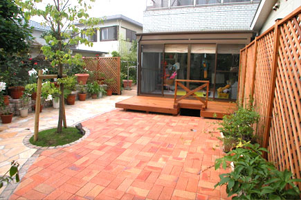 DIY レンガを使ってお庭をおしゃれに！花壇やアプローチを作る方法とはリフォーム費用の一括見積り -リショップナビ
